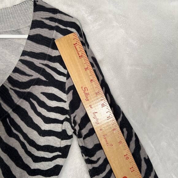 Express Y2K Women’s Sweater Size S Animal Print Zebra V Neck Long Sleeves - Picture 10 of 12